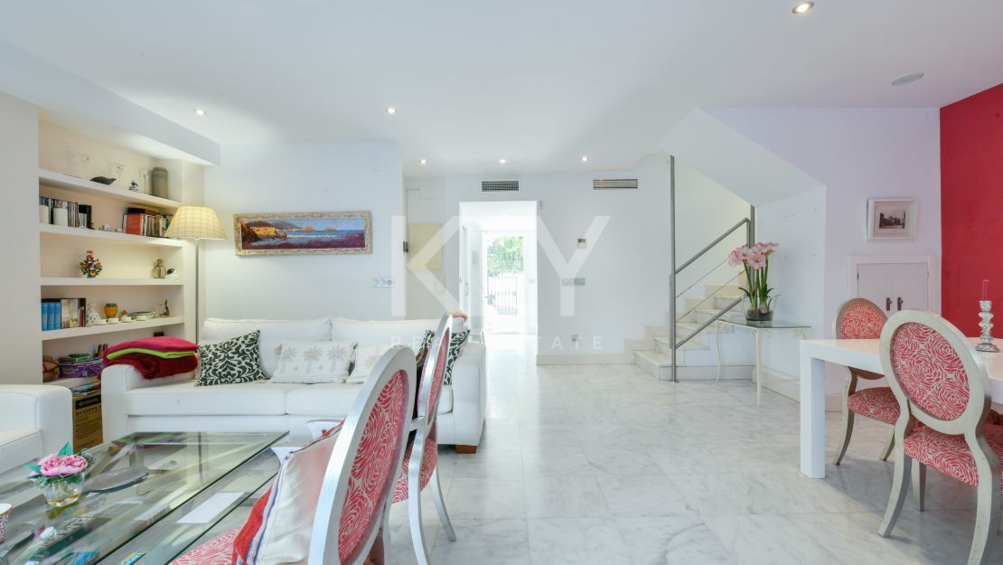Stunning luxury beachside townhouse in Marbellamar, Marbella's Golden Mile
