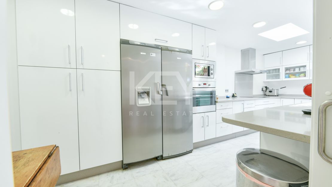 Stunning luxury beachside townhouse in Marbellamar, Marbella's Golden Mile