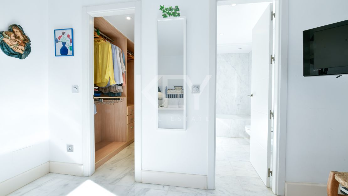 Stunning luxury beachside townhouse in Marbellamar, Marbella's Golden Mile