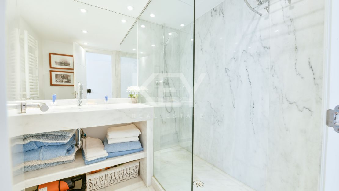 Stunning luxury beachside townhouse in Marbellamar, Marbella's Golden Mile