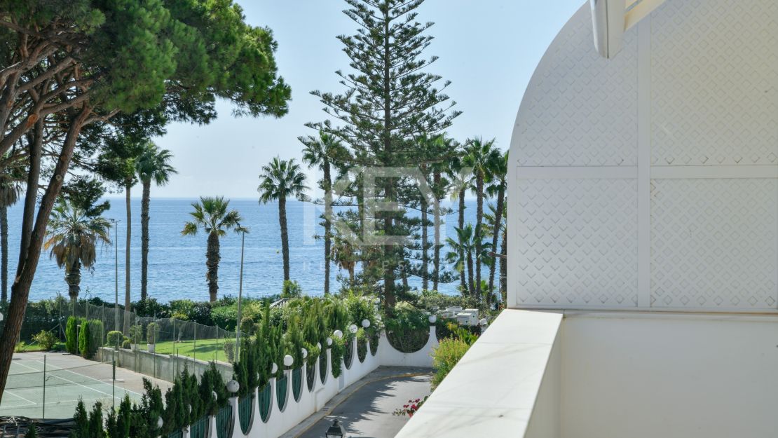 Stunning luxury beachside townhouse in Marbellamar, Marbella's Golden Mile