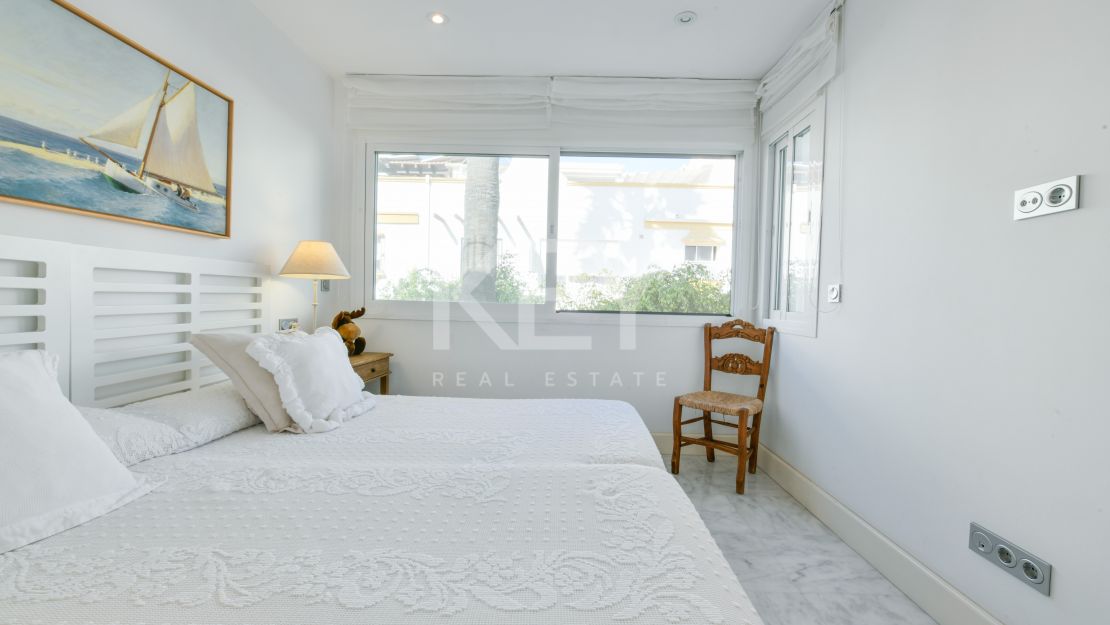 Stunning luxury beachside townhouse in Marbellamar, Marbella's Golden Mile