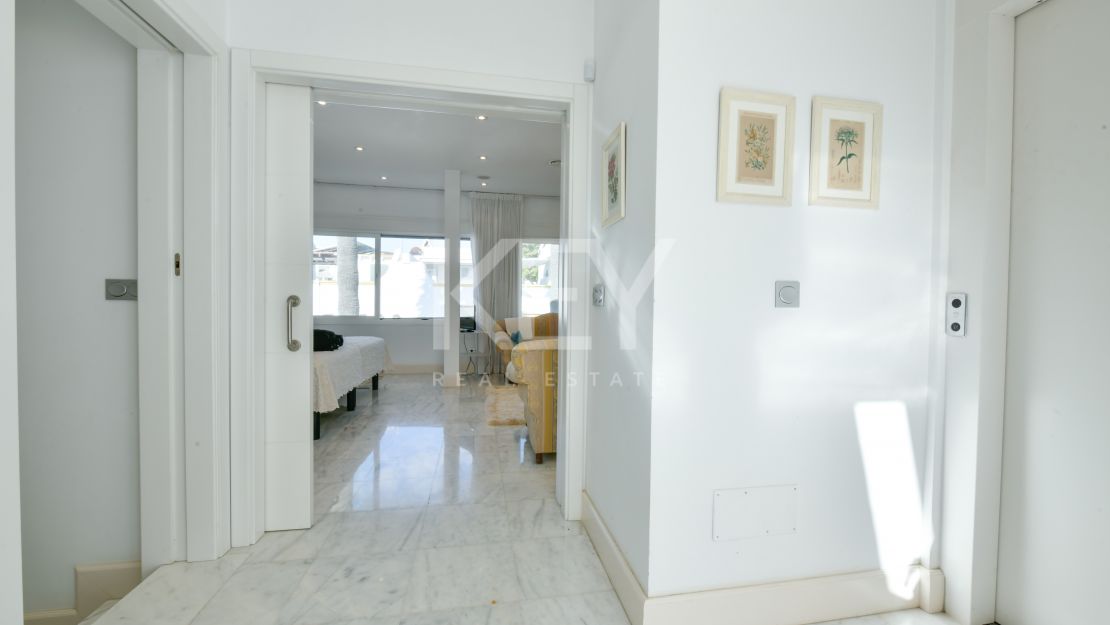 Stunning luxury beachside townhouse in Marbellamar, Marbella's Golden Mile