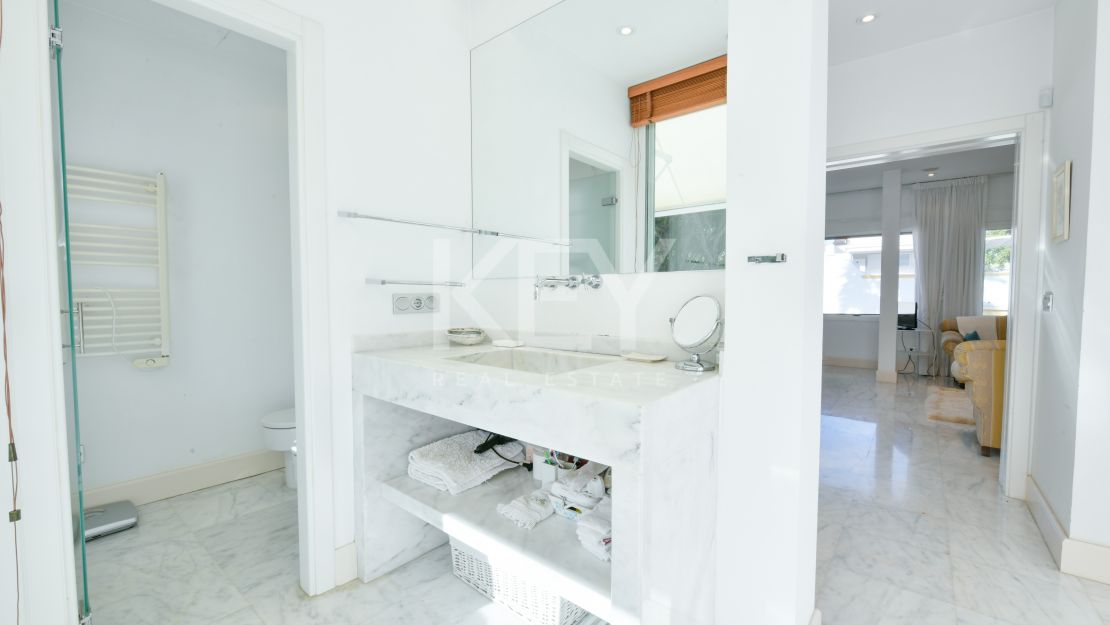 Stunning luxury beachside townhouse in Marbellamar, Marbella's Golden Mile