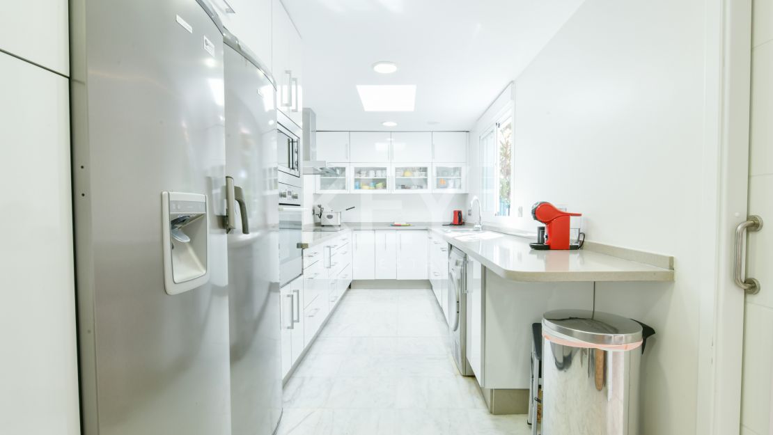 Stunning luxury beachside townhouse in Marbellamar, Marbella's Golden Mile