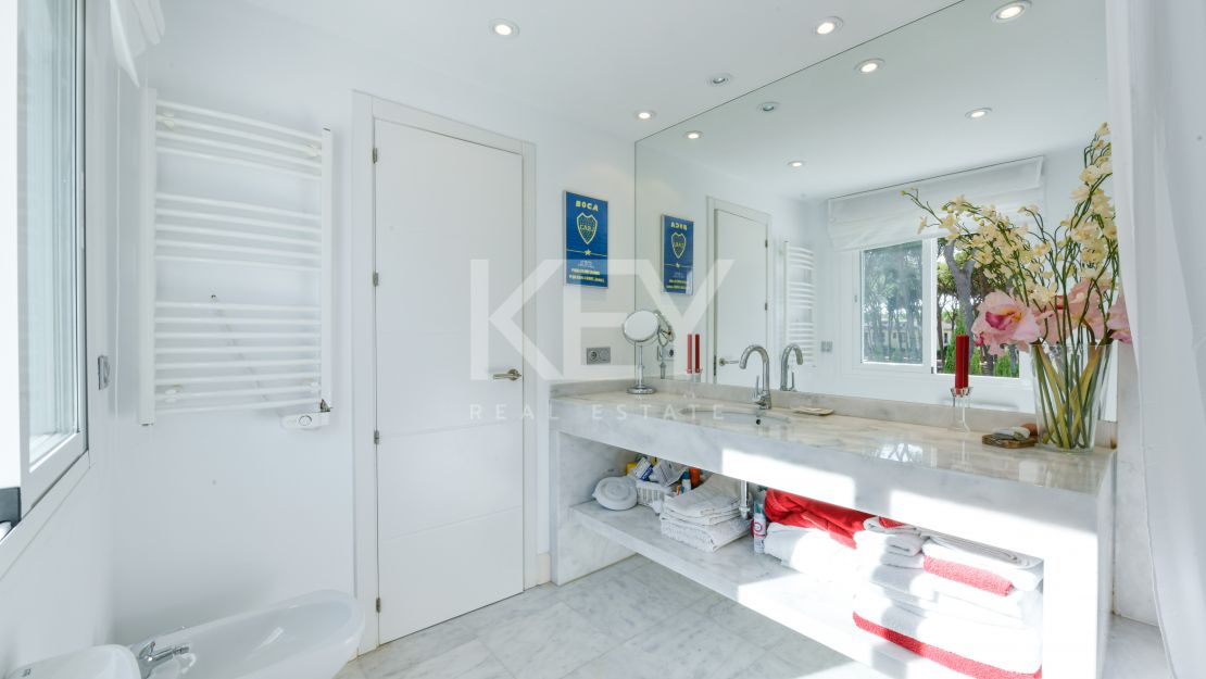 Stunning luxury beachside townhouse in Marbellamar, Marbella's Golden Mile