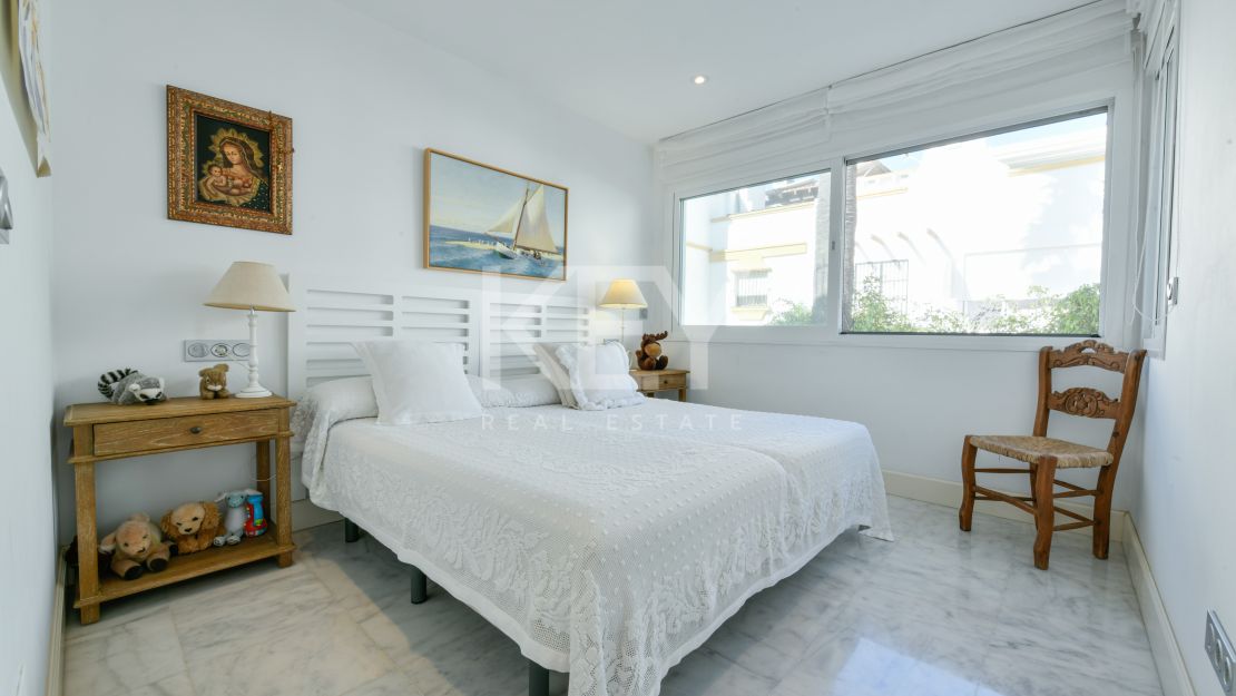 Stunning luxury beachside townhouse in Marbellamar, Marbella's Golden Mile