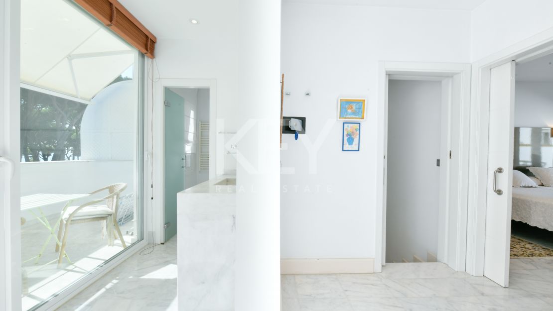 Stunning luxury beachside townhouse in Marbellamar, Marbella's Golden Mile