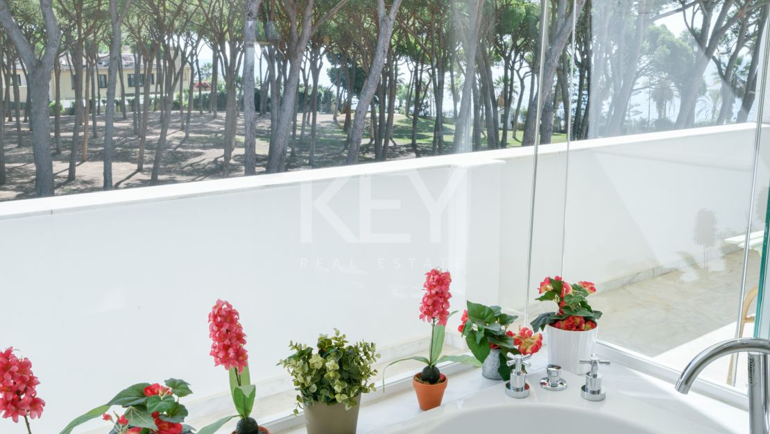 Stunning luxury beachside townhouse in Marbellamar, Marbella's Golden Mile