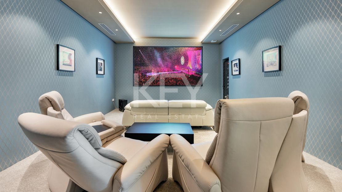 Gran villa clásica con vistas panorámicas al mar y al campo de golf en Los Arqueros