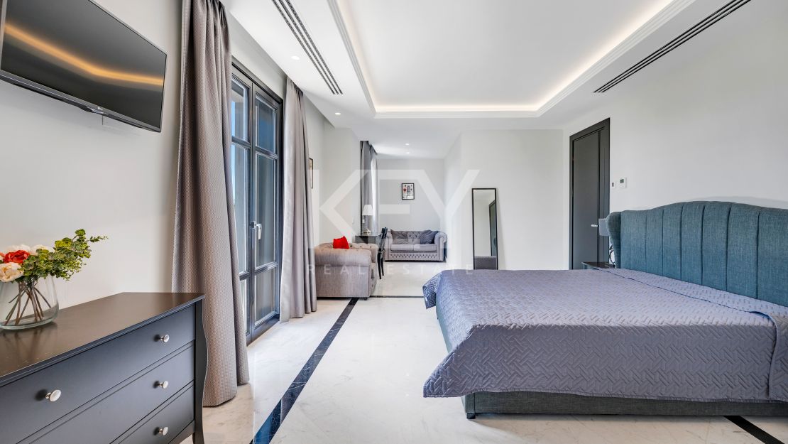 Gran villa clásica con vistas panorámicas al mar y al campo de golf en Los Arqueros