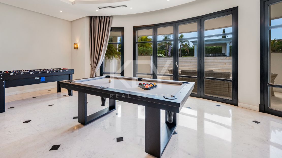 Gran villa clásica con vistas panorámicas al mar y al campo de golf en Los Arqueros