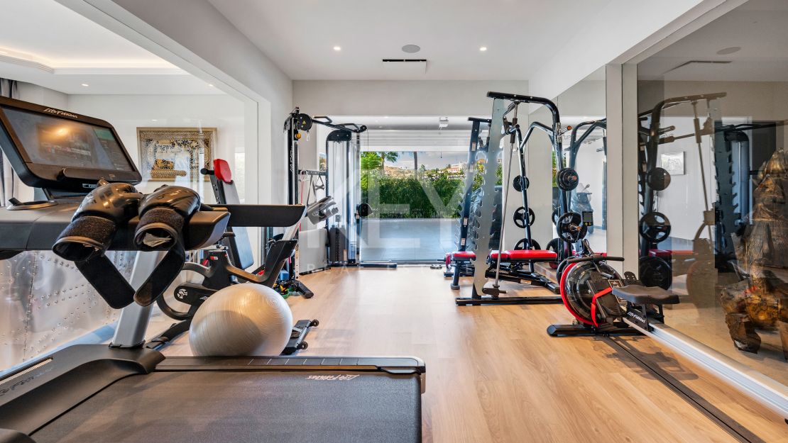 Gran villa clásica con vistas panorámicas al mar y al campo de golf en Los Arqueros