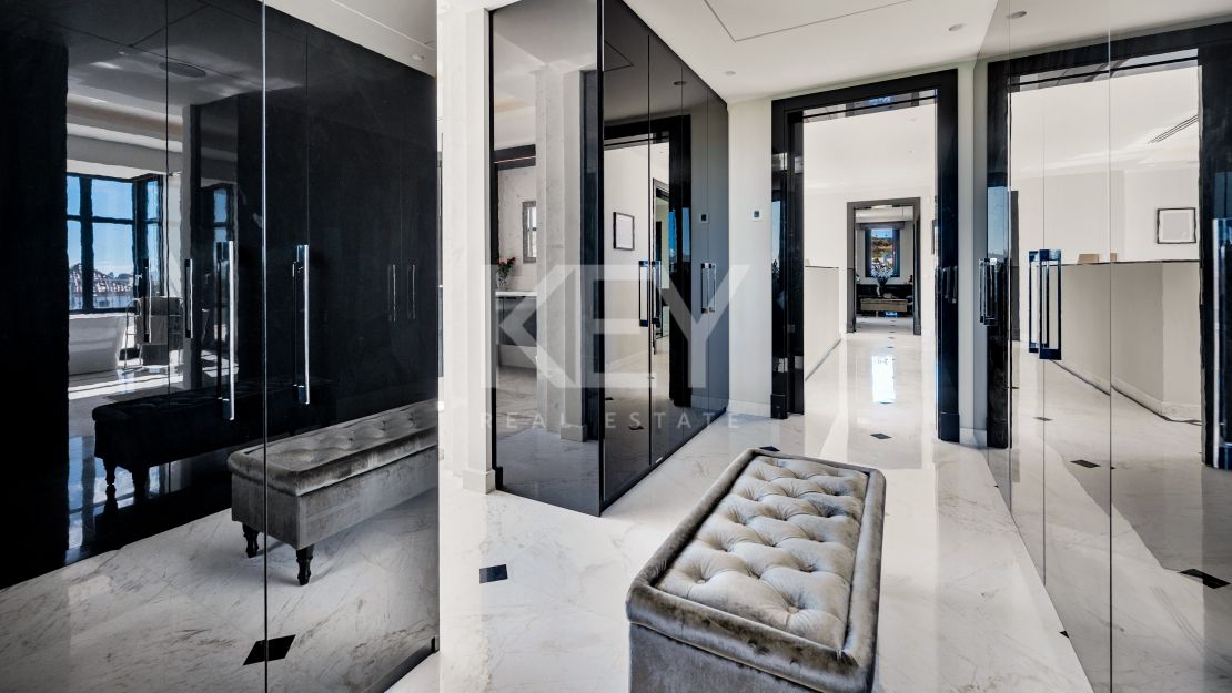 Gran villa clásica con vistas panorámicas al mar y al campo de golf en Los Arqueros