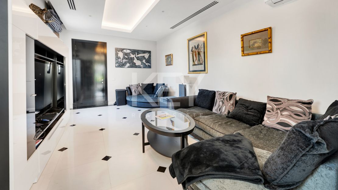 Gran villa clásica con vistas panorámicas al mar y al campo de golf en Los Arqueros