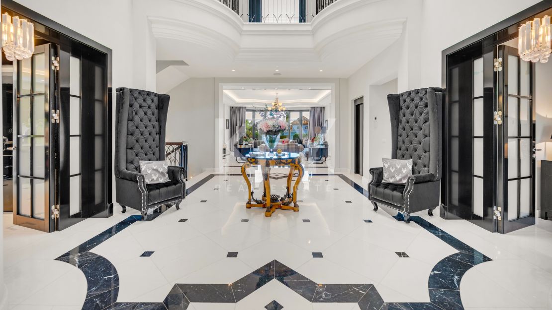 Gran villa clásica con vistas panorámicas al mar y al campo de golf en Los Arqueros