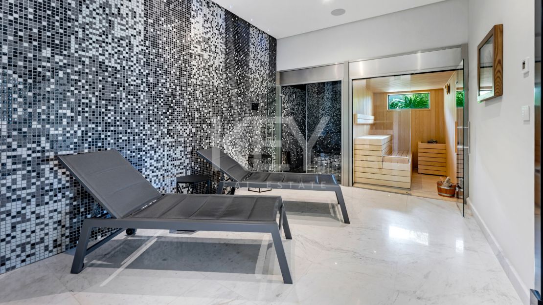 Gran villa clásica con vistas panorámicas al mar y al campo de golf en Los Arqueros