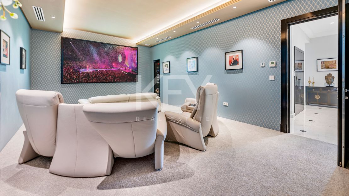 Gran villa clásica con vistas panorámicas al mar y al campo de golf en Los Arqueros