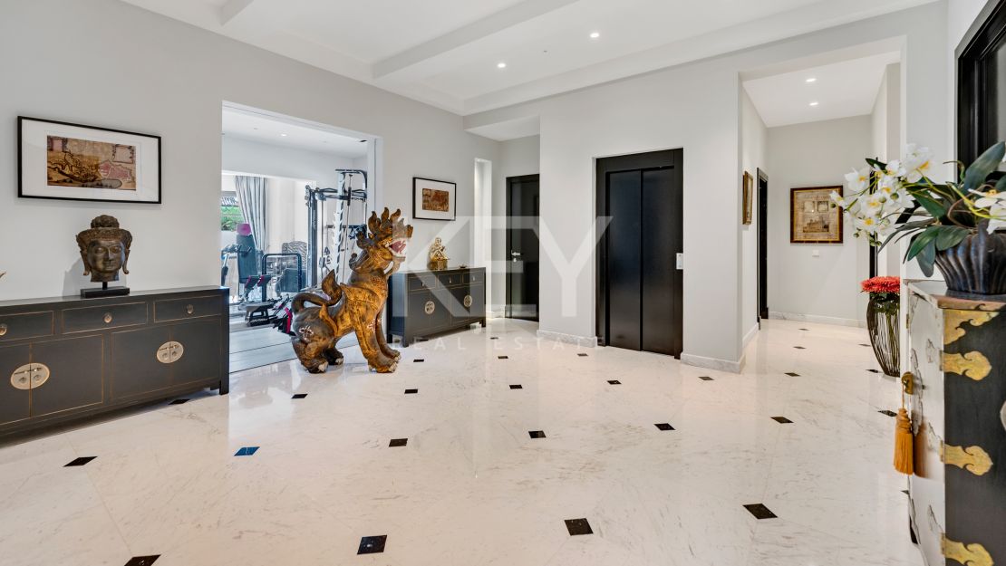 Gran villa clásica con vistas panorámicas al mar y al campo de golf en Los Arqueros