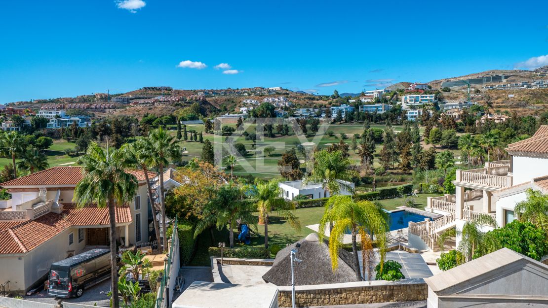 Gran villa clásica con vistas panorámicas al mar y al campo de golf en Los Arqueros
