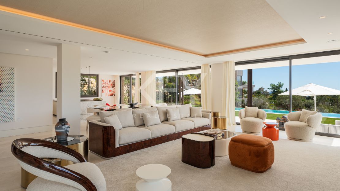 Impresionante villa de lujo con piscina interior climatizada y sauna en la Milla de Oro, Marbella.