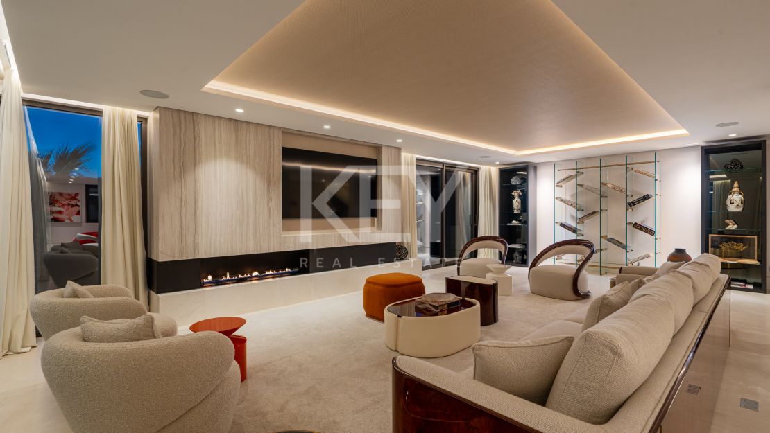 Impresionante villa de lujo con piscina interior climatizada y sauna en la Milla de Oro, Marbella.