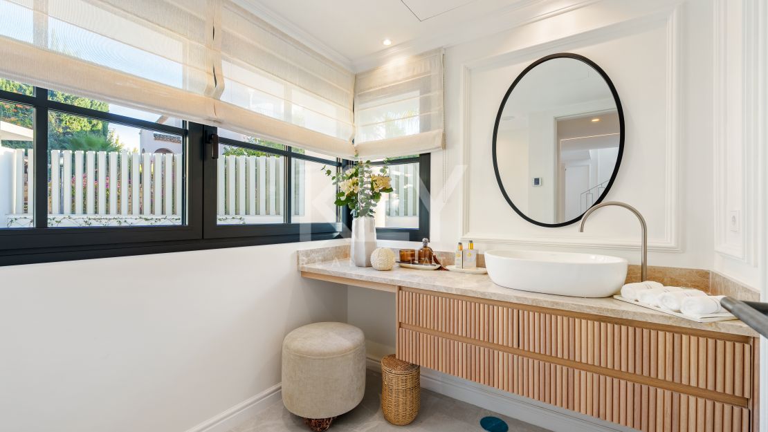 Impresionante villa moderna en La Quinta con vistas al mar abierto