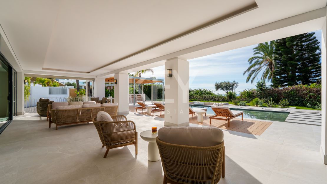 Impresionante villa moderna en La Quinta con vistas al mar abierto