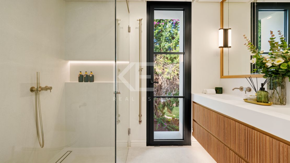 Impresionante villa moderna en La Quinta con vistas al mar abierto