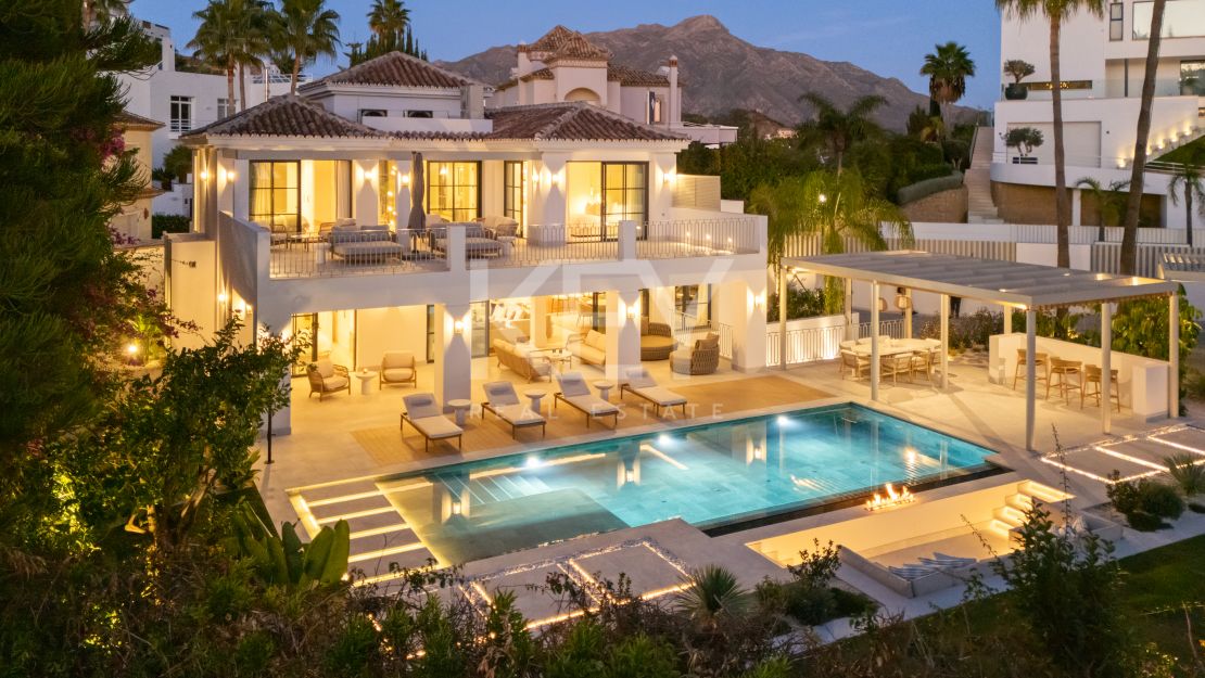 Impresionante villa moderna en La Quinta con vistas al mar abierto