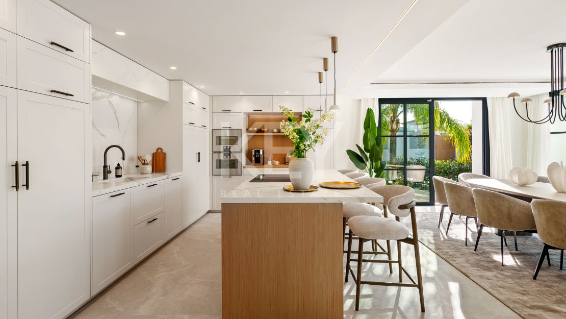 Impresionante villa moderna en La Quinta con vistas al mar abierto