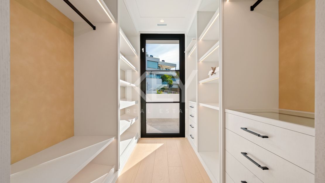 Impresionante villa moderna en La Quinta con vistas al mar abierto