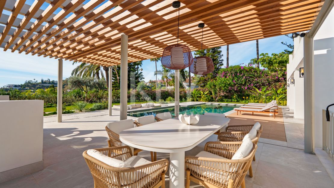 Impresionante villa moderna en La Quinta con vistas al mar abierto