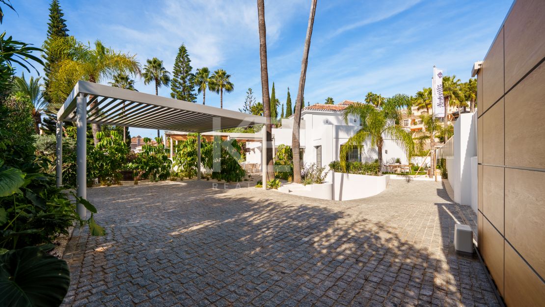 Impresionante villa moderna en La Quinta con vistas al mar abierto