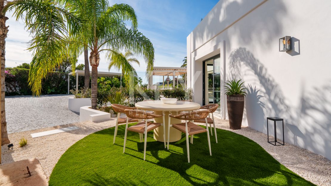 Impresionante villa moderna en La Quinta con vistas al mar abierto