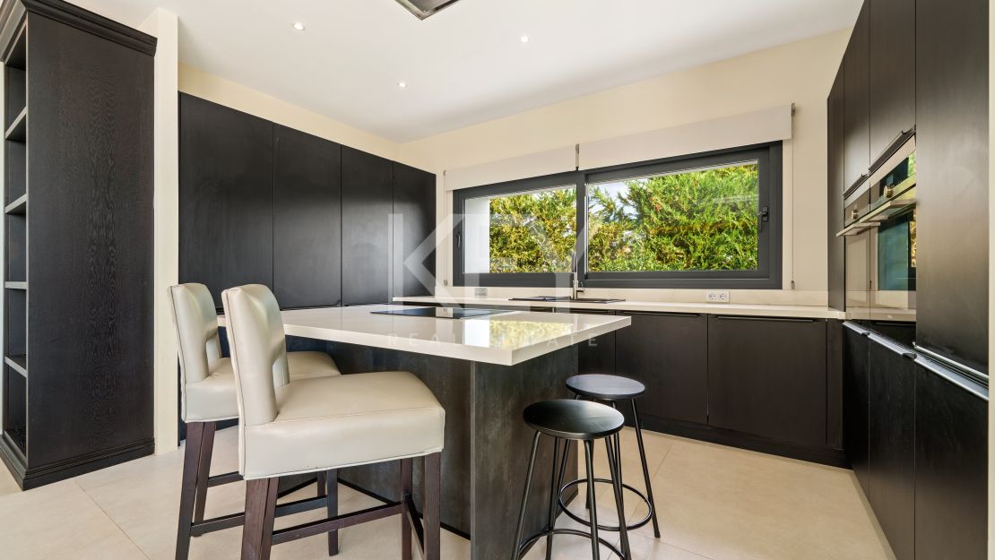 Современная вилла для комфортной жизни в Ла Кинта, Бенаавис