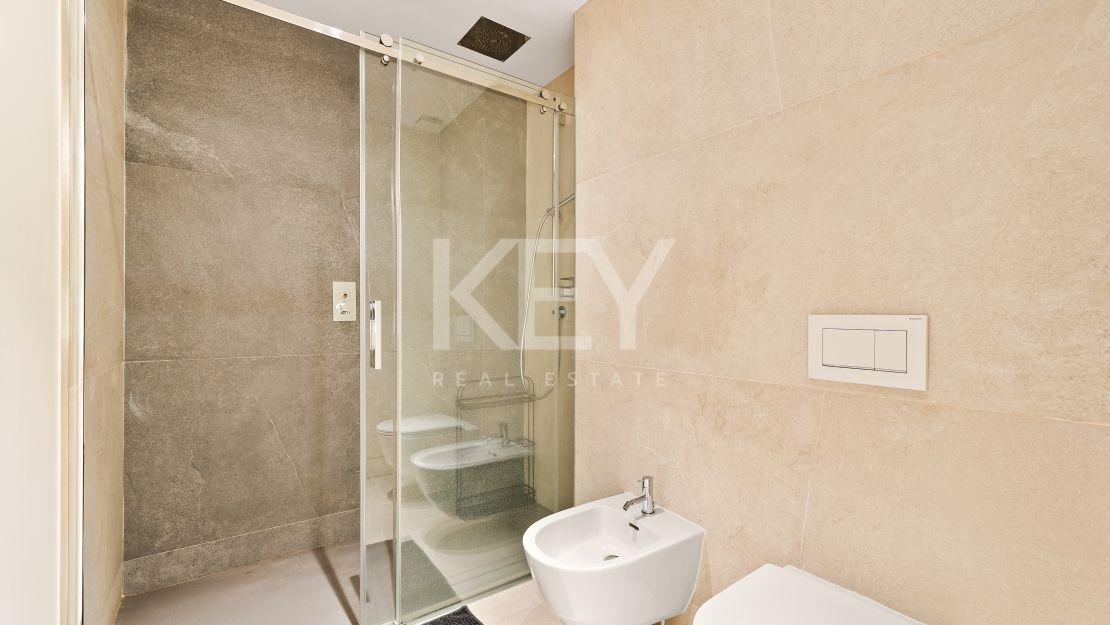 Luxurious 2-Bedroom Apartment in Lomas del Rey, Marbella