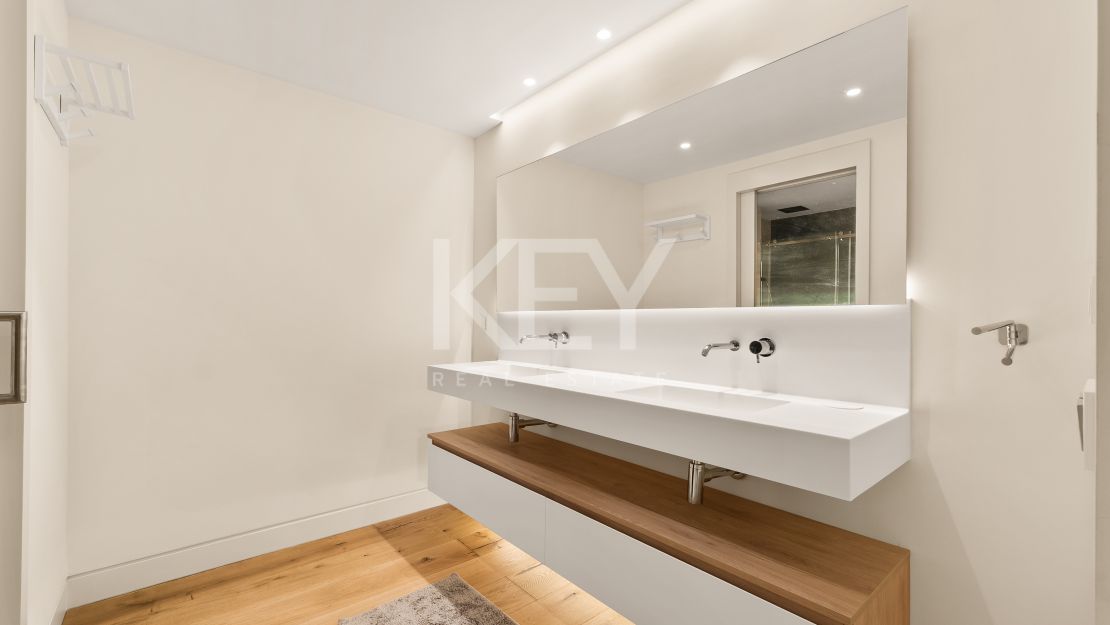 Luxurious 2-Bedroom Apartment in Lomas del Rey, Marbella