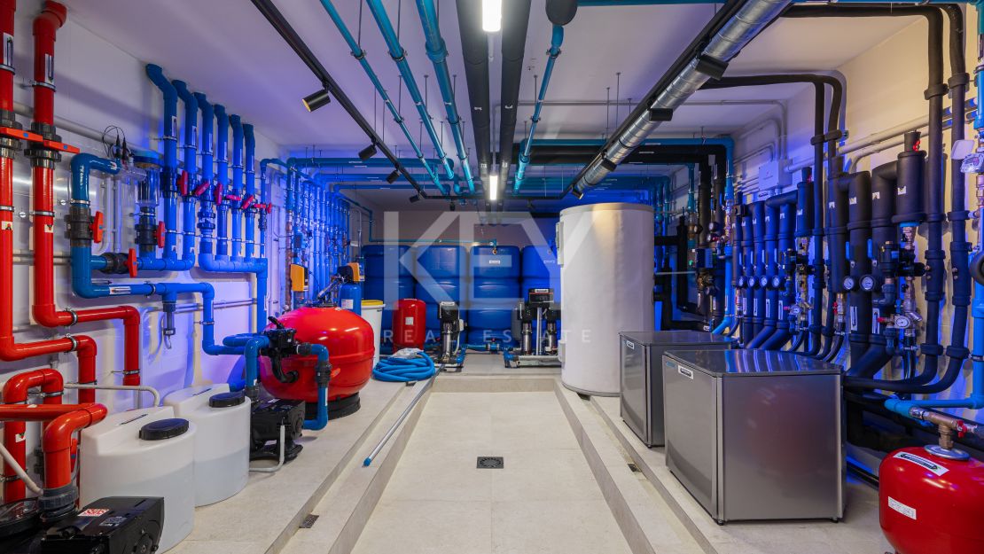 Contemporary villa near Marbella’s Golden Mile with panoramic views