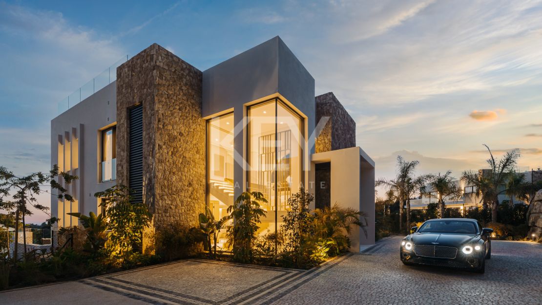 Contemporary villa near Marbella’s Golden Mile with panoramic views
