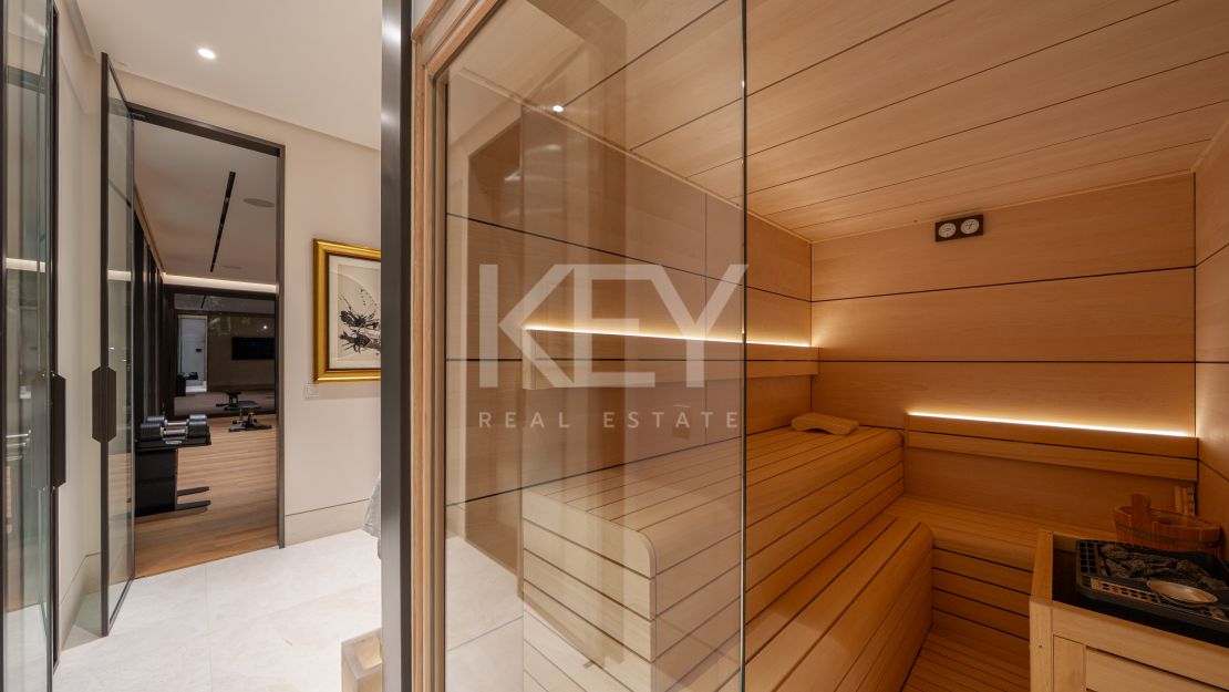 Contemporary villa near Marbella’s Golden Mile with panoramic views