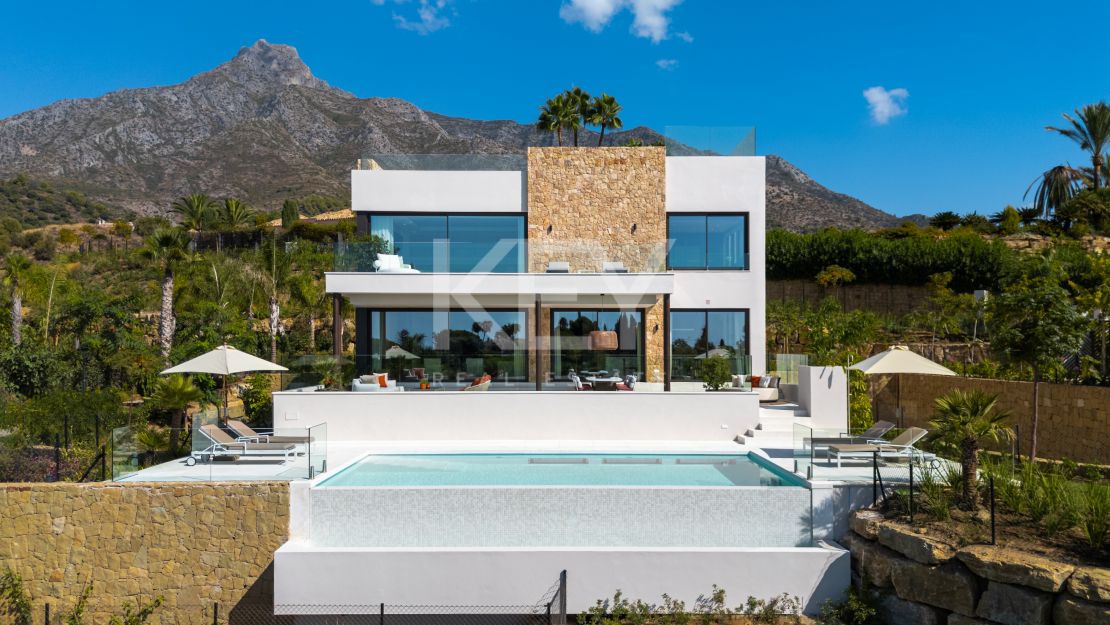 Contemporary villa near Marbella’s Golden Mile with panoramic views