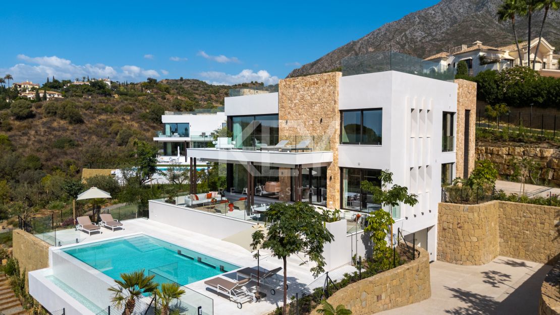 Contemporary villa near Marbella’s Golden Mile with panoramic views