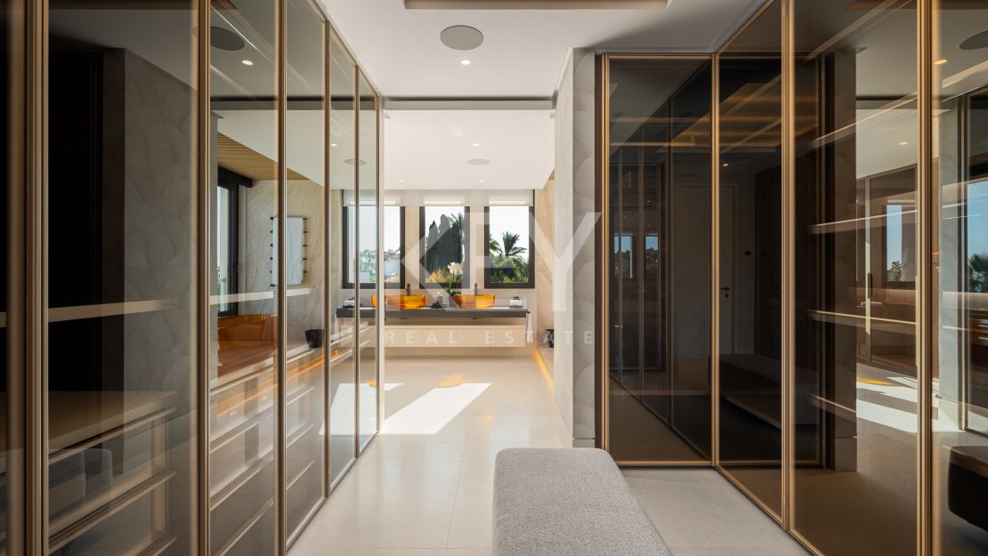 Contemporary villa near Marbella’s Golden Mile with panoramic views