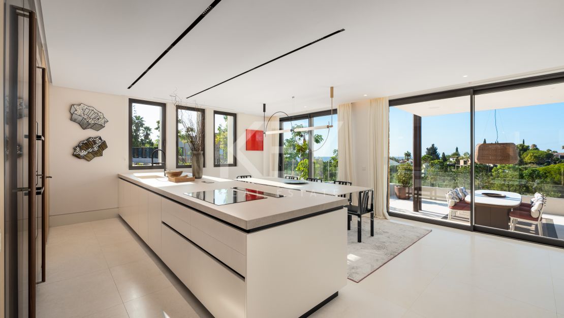 Contemporary villa near Marbella’s Golden Mile with panoramic views