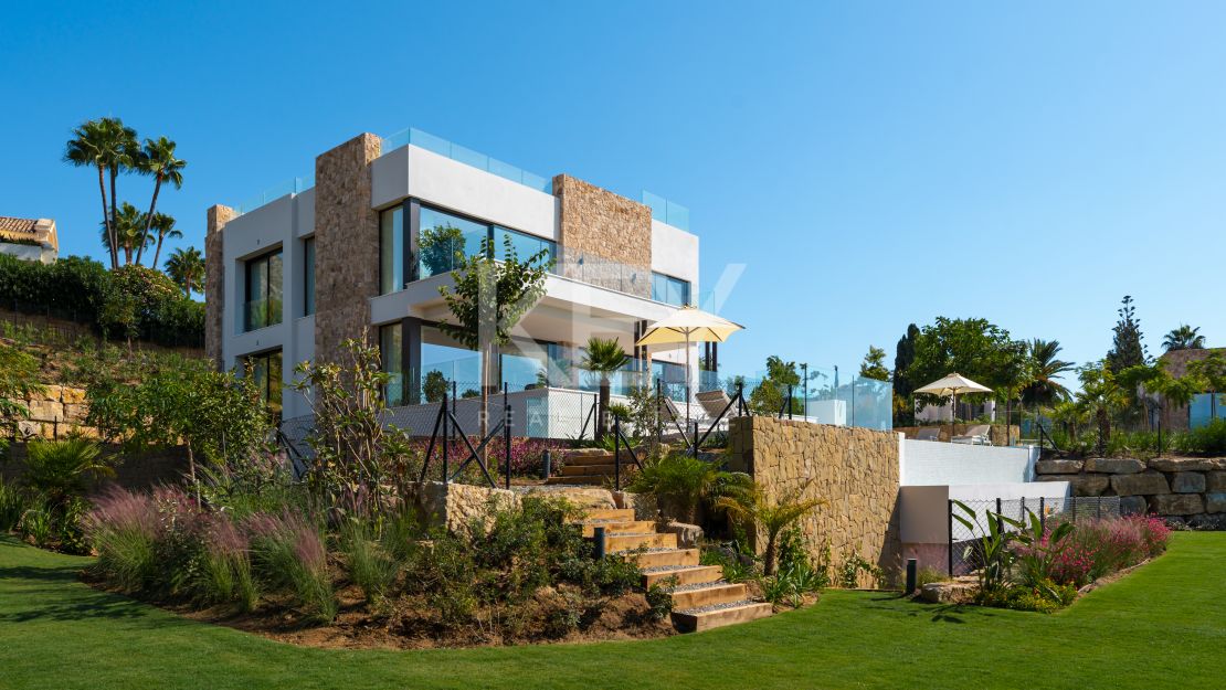 Contemporary villa near Marbella’s Golden Mile with panoramic views