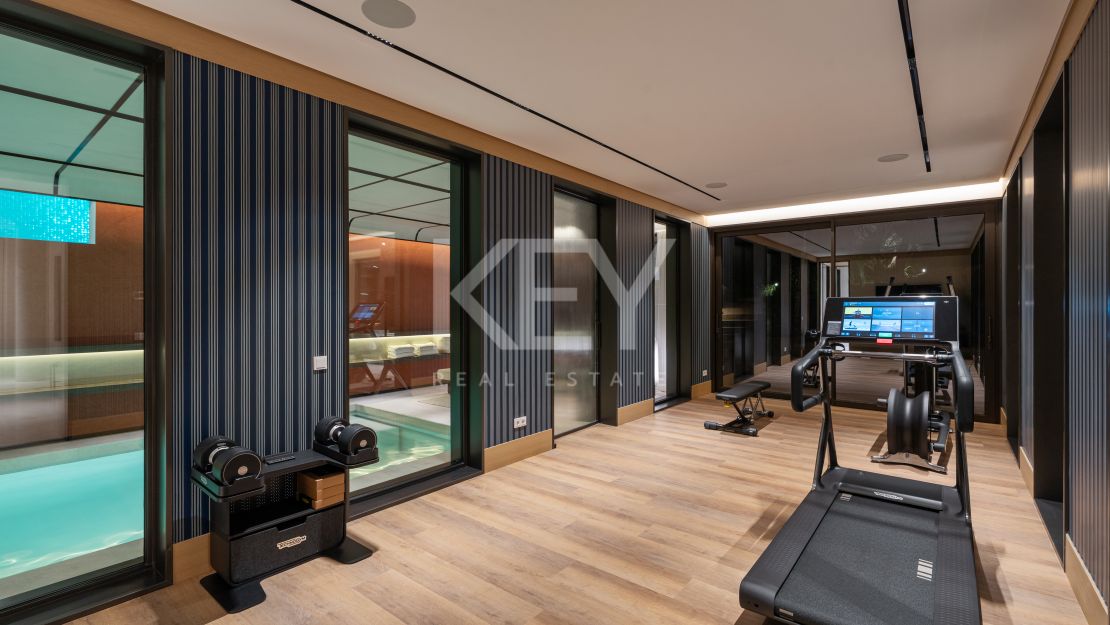 Contemporary villa near Marbella’s Golden Mile with panoramic views