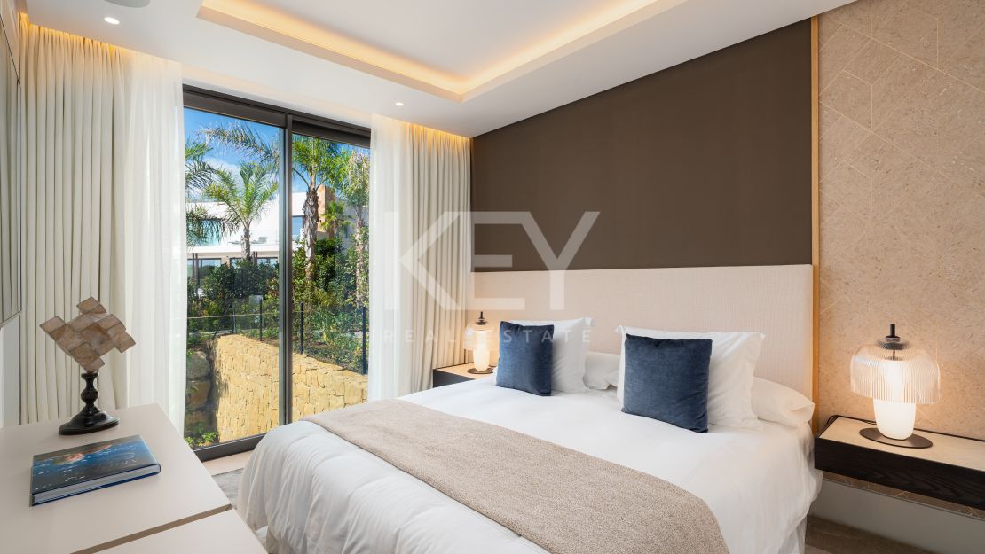 Contemporary villa near Marbella’s Golden Mile with panoramic views