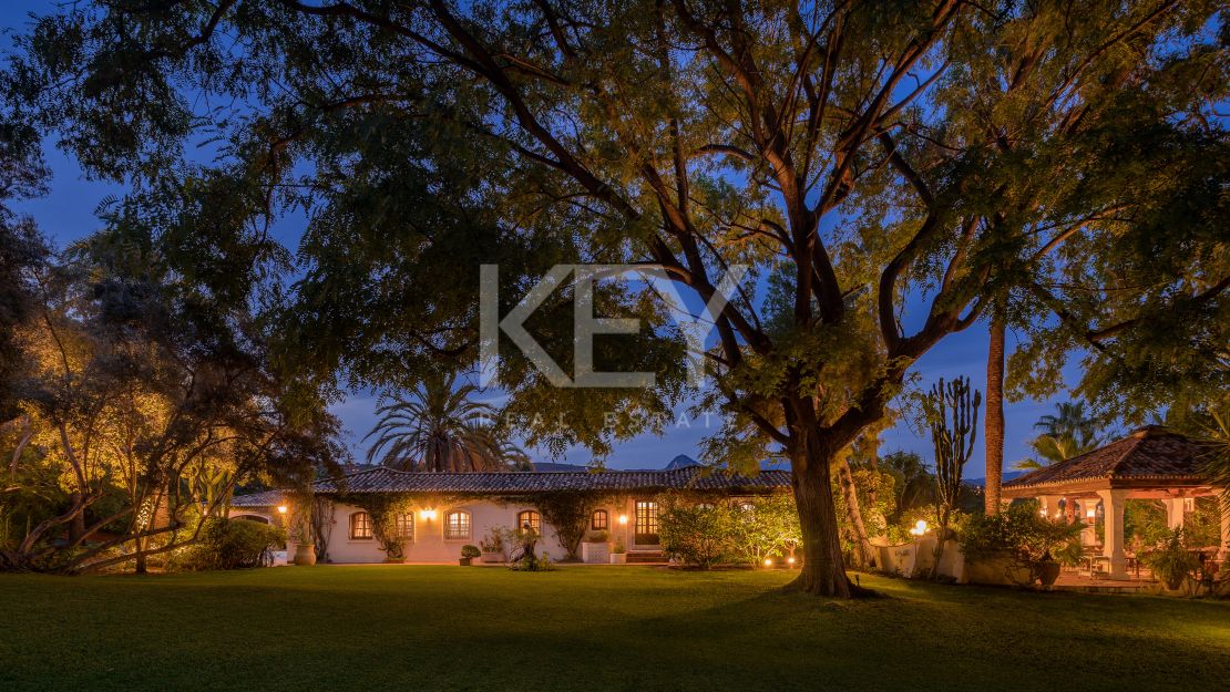 Charming Andalusian cortijo with lakeside views in Benahavís