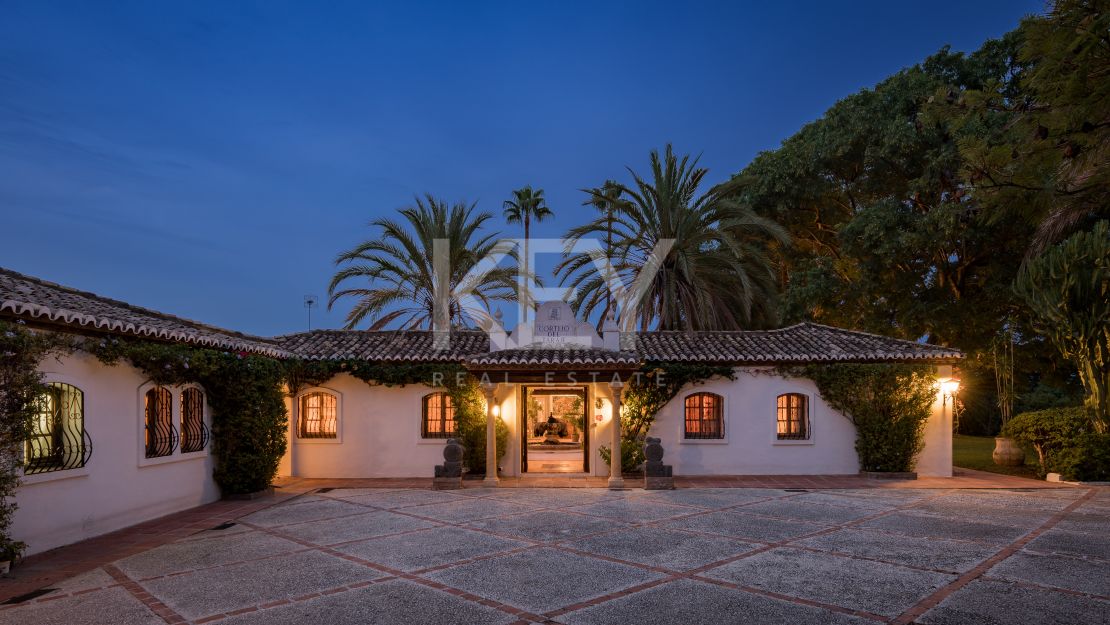 Charming Andalusian cortijo with lakeside views in Benahavís